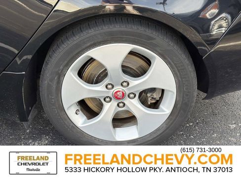 Used 2017 Jaguar XE image 11