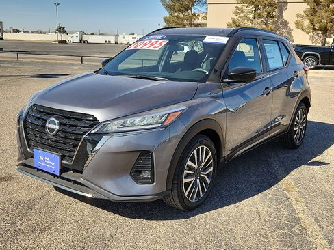 Used 2024 Nissan Kicks SR image 3