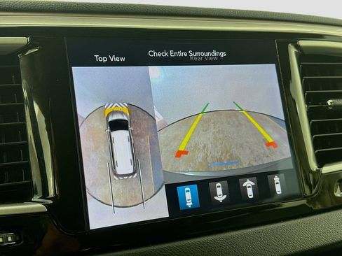 Used 2019 Chrysler Pacifica Touring-L w/ Advanced Safetytec Group image 17