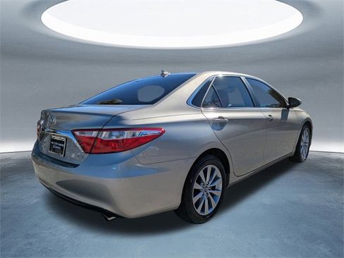 Used 2017 Toyota Camry XLE image 4