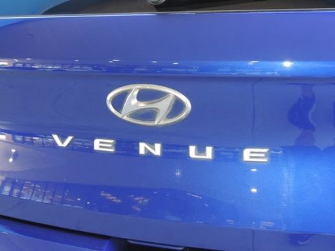 Used 2021 Hyundai Venue SEL FWD image 18