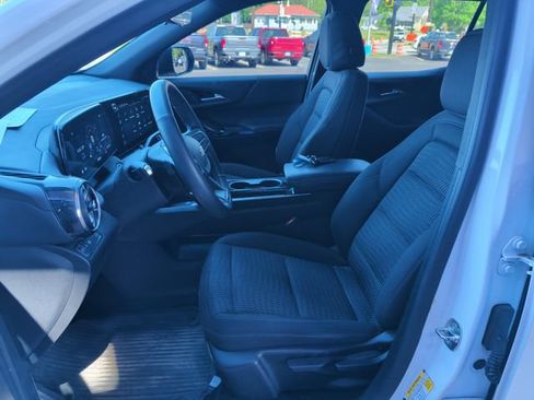 Used 2025 Chevrolet Equinox LT w/ Safety and Technology Package FWD image 13