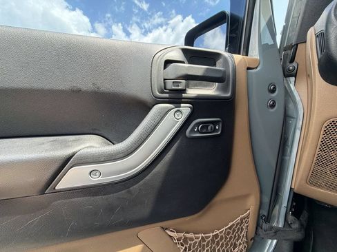 Used 2015 Jeep Wrangler Unlimited Sahara AWD/4WD image 29