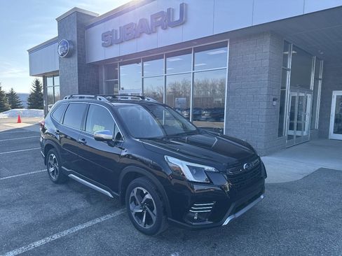Used 2023 Subaru Forester Touring image 1