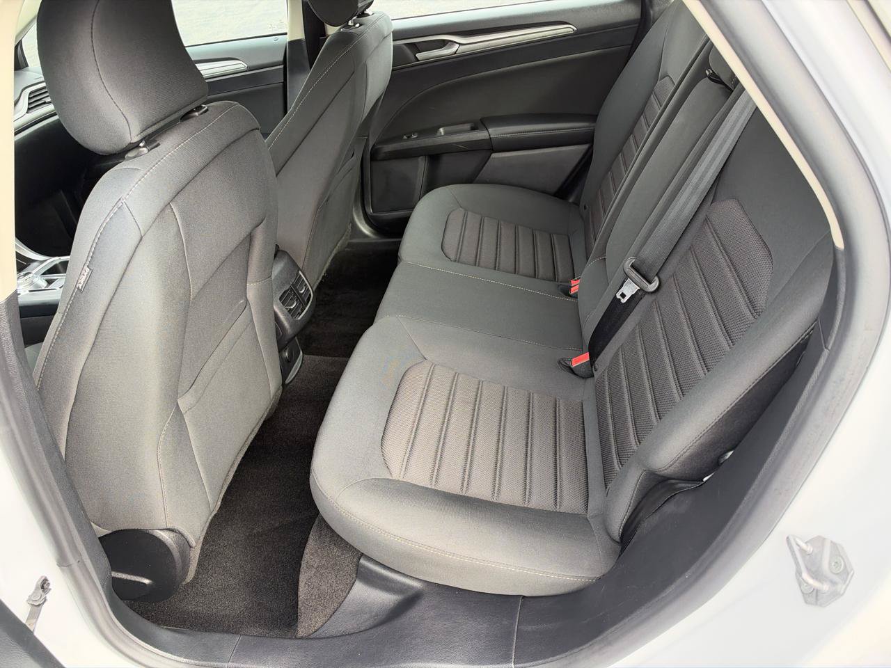 Used 2019 Ford Fusion SE FWD image 28