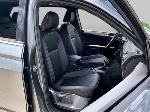 Used 2022 Volkswagen Tiguan SE R-Line FWD image 8