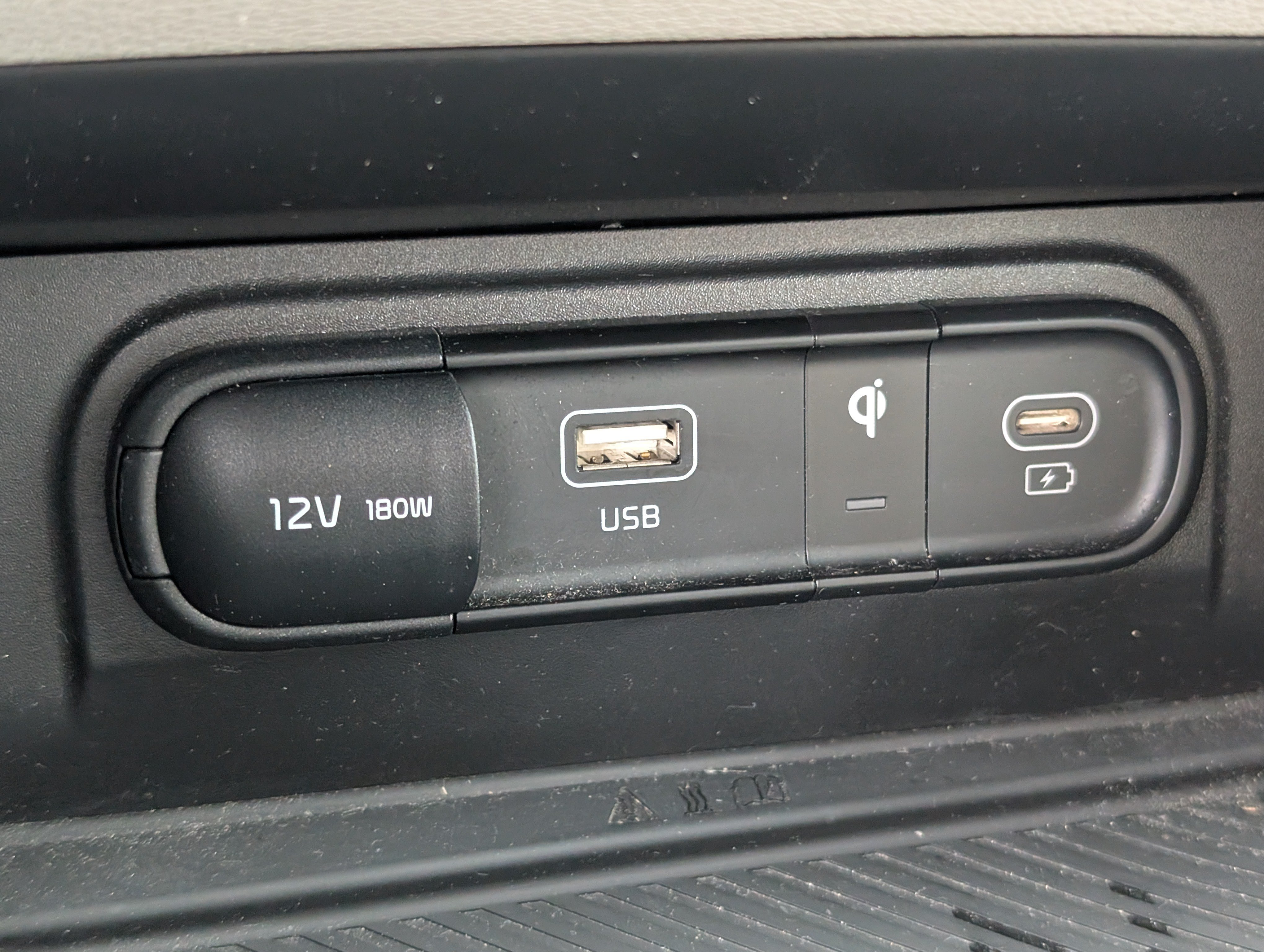 Used 2025 Kia Sportage EX FWD image 21