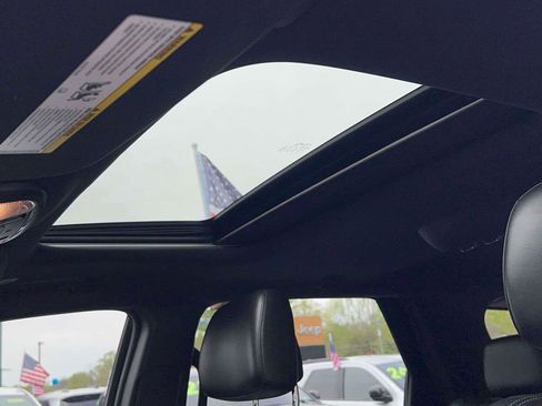 Certified 2020 Dodge Durango R/T w/ Blacktop Package AWD/4WD image 19