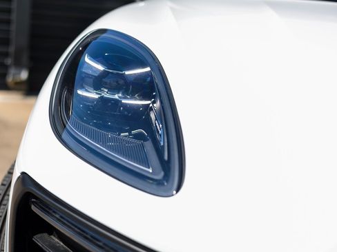 Certified 2025 Porsche Macan Turbo image 13