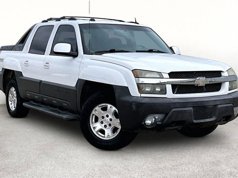 Used 2004 Chevrolet Avalanche Z66 w/ Sun And Sound Package RWD image 1