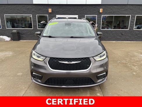 Certified 2022 Chrysler Pacifica Touring-L image 2