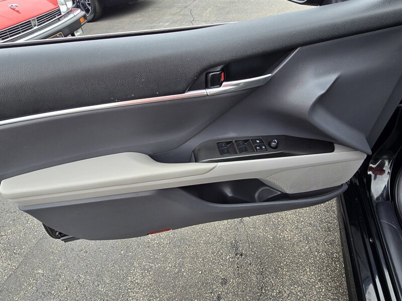 Used 2023 Toyota Camry SE w/ Audio Upgrade Package FWD image 13