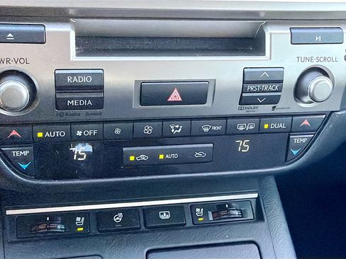 Used 2013 Lexus ES 300h w/ Luxury Pkg image 16