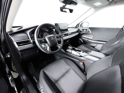 Used 2025 Mitsubishi Outlander ES FWD image 25