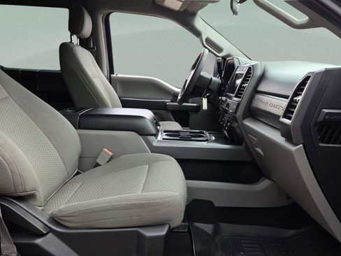 Used 2019 Ford F250 XLT w/ XLT Premium Package image 18