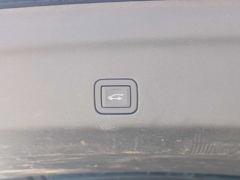 Used 2024 Chevrolet Suburban Z71 AWD/4WD image 15