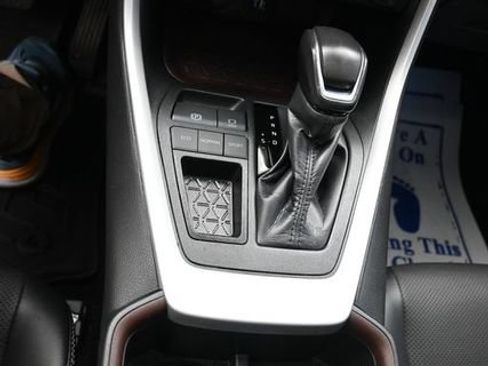 Used 2025 Toyota RAV4 Limited FWD image 38