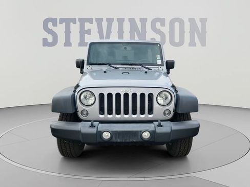 Used 2014 Jeep Wrangler Unlimited Rubicon w/ Connectivity Group AWD/4WD image 8