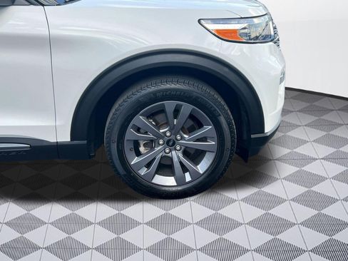Used 2023 Ford Explorer XLT w/ Equipment Group 202A AWD/4WD image 11