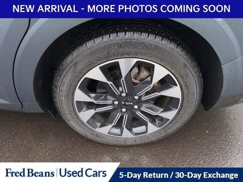 Used 2024 Kia Carnival EX FWD image 6