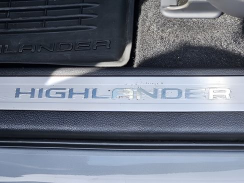 Used 2026 Toyota Highlander Limited AWD/4WD image 30