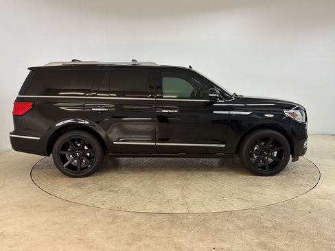 Used 2019 Lincoln Navigator Reserve w/ Cargo Package AWD/4WD image 8