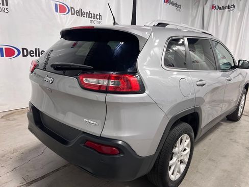 Used 2017 Jeep Cherokee Latitude w/ Safety/Convenience Group FWD image 5