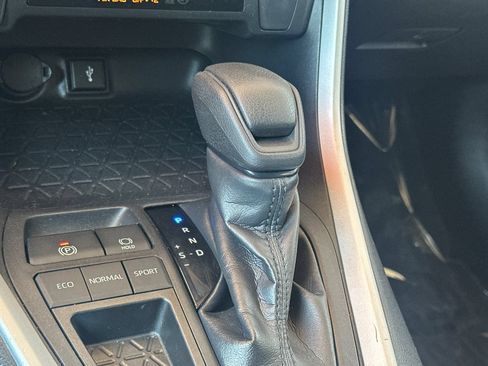 Certified 2022 Toyota RAV4 LE FWD image 25