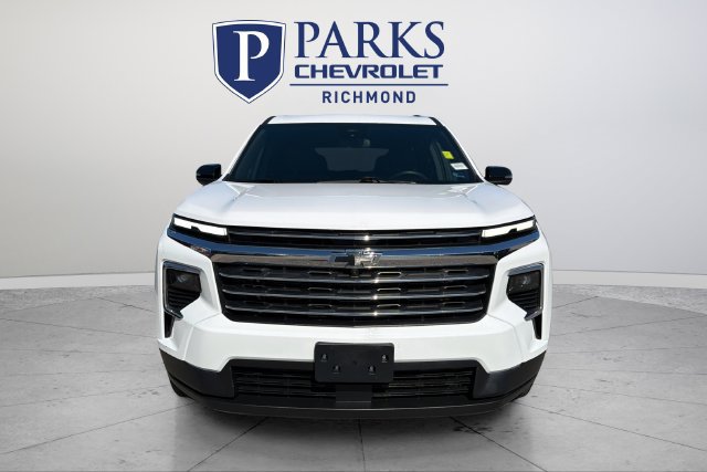 Used 2024 Chevrolet Traverse LT FWD image 2