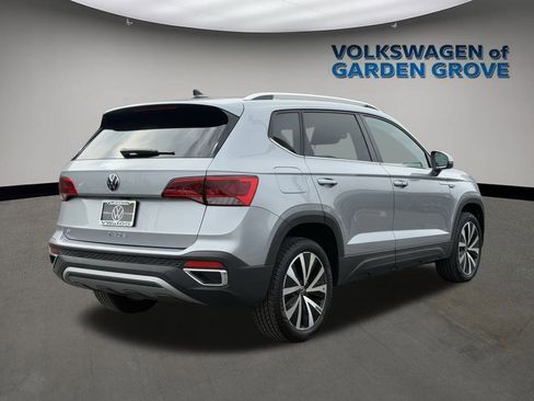 Used 2024 Volkswagen Taos SE image 7