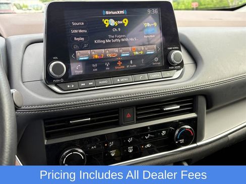 Used 2023 Nissan Rogue S AWD/4WD image 12