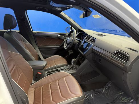 Used 2024 Volkswagen Tiguan SEL R-Line image 25