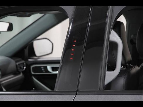 Certified 2022 Ford Explorer XLT w/ Equipment Group 202A AWD/4WD image 4