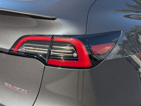 Used 2022 Tesla Model Y Performance image 9