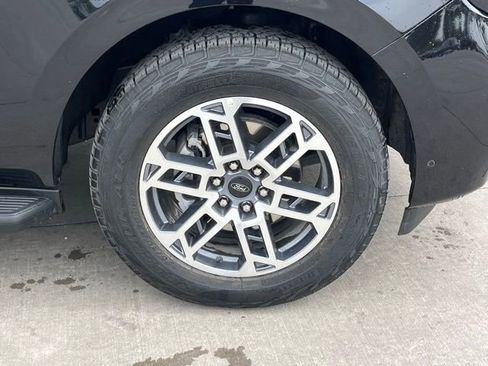 Used 2025 Ford Expedition Active AWD/4WD image 9