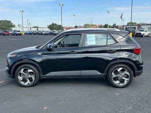 Used 2022 Hyundai Venue SEL FWD image 6