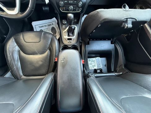 Used 2015 Jeep Cherokee Trailhawk w/ Leather Interior Group AWD/4WD image 49