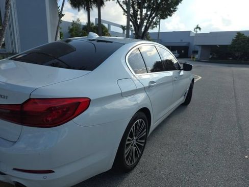 Used 2020 BMW 530i w/ Convenience Package RWD image 3
