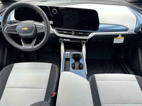 Used 2026 Chevrolet Equinox EV LT FWD image 12