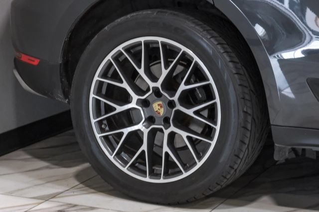 Used 2018 Porsche Macan Sport Edition AWD/4WD image 66
