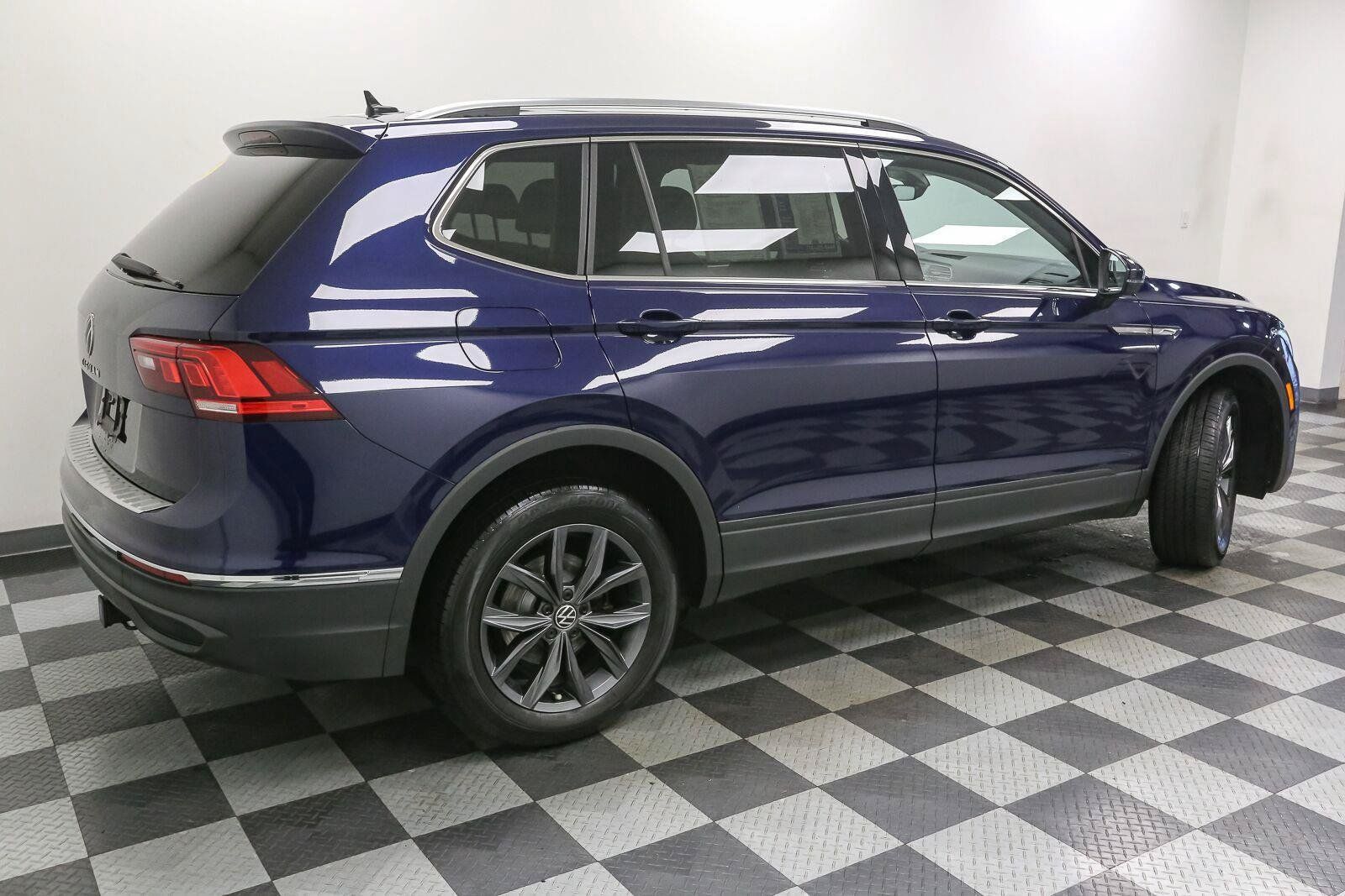 Certified 2023 Volkswagen Tiguan SE w/ Panoramic Sunroof Package FWD image 10