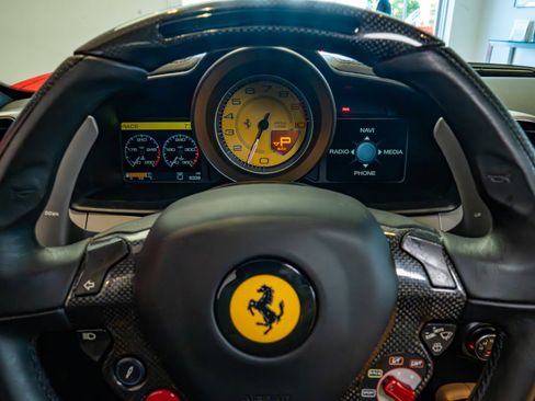 Used 2011 Ferrari 458 Italia Coupe RWD image 13