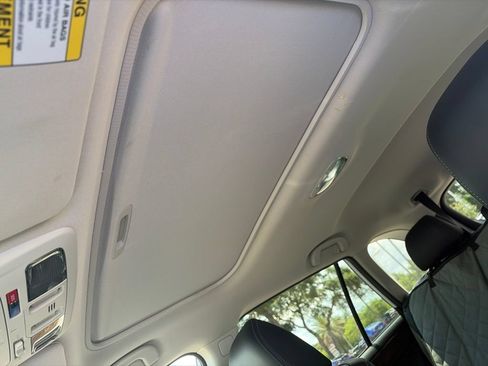 Used 2018 Subaru Outback 2.5i Limited AWD/4WD image 8