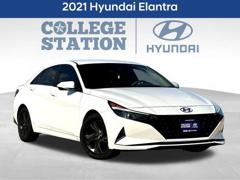 Used 2021 Hyundai Elantra SEL FWD image 3