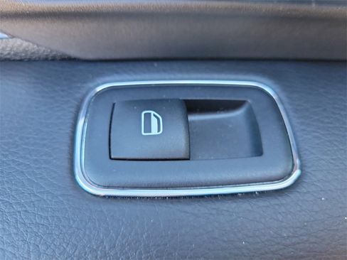 Used 2018 RAM 1500 Laramie image 19