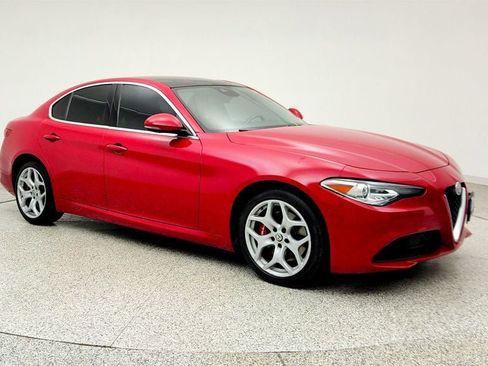Used 2020 Alfa Romeo Giulia Ti w/ Active Blind Spot Package AWD/4WD image 3