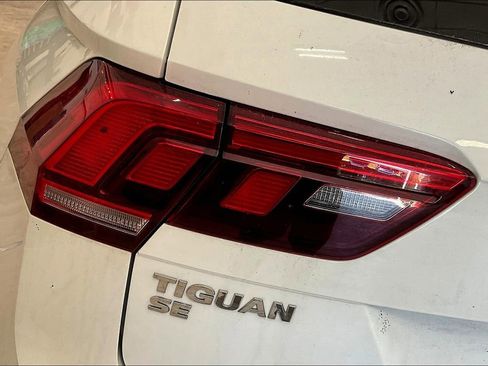Used 2021 Volkswagen Tiguan SE AWD/4WD image 28