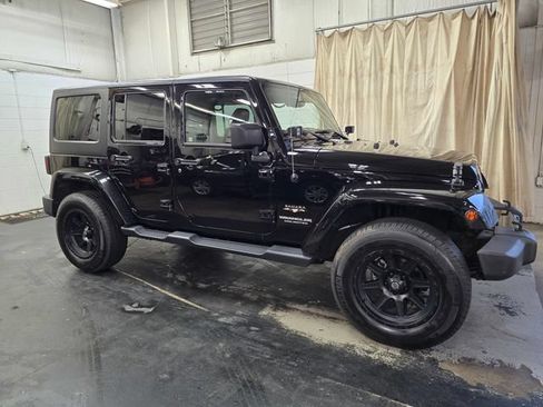 Used 2016 Jeep Wrangler Unlimited Sahara w/ Connectivity Group AWD/4WD image 5