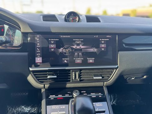 Used 2019 Porsche Cayenne AWD/4WD image 19
