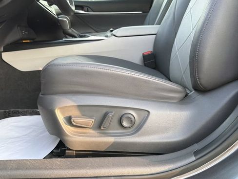Used 2018 Toyota Camry XLE w/ Driver Assist Package FWD image 21